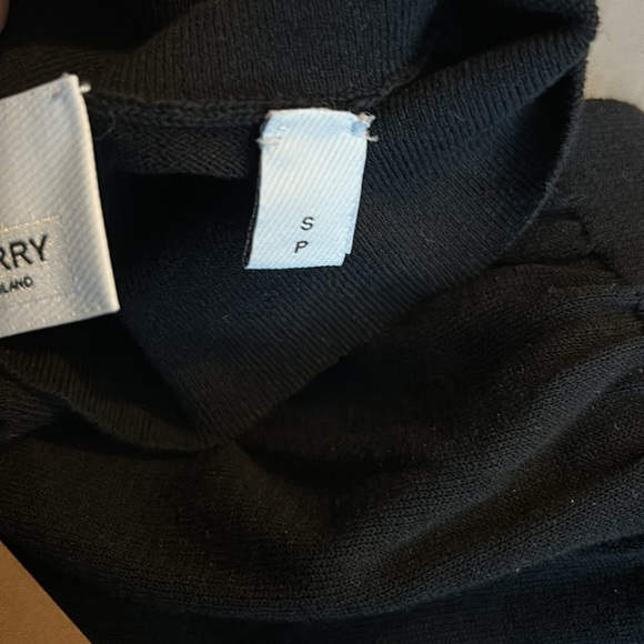 New authentic Burberry high neck knit sweater - Picture 9 of 9